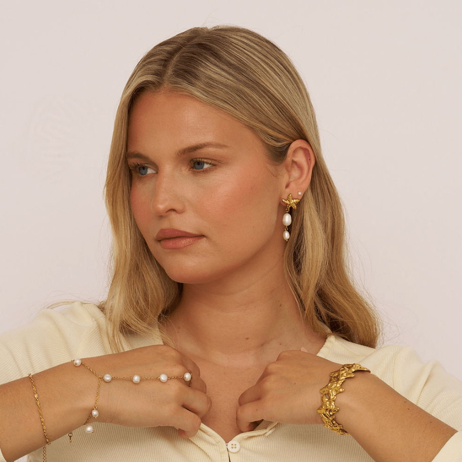 Bohomoon Stainless Steel Eos Pearl Stud Earrings