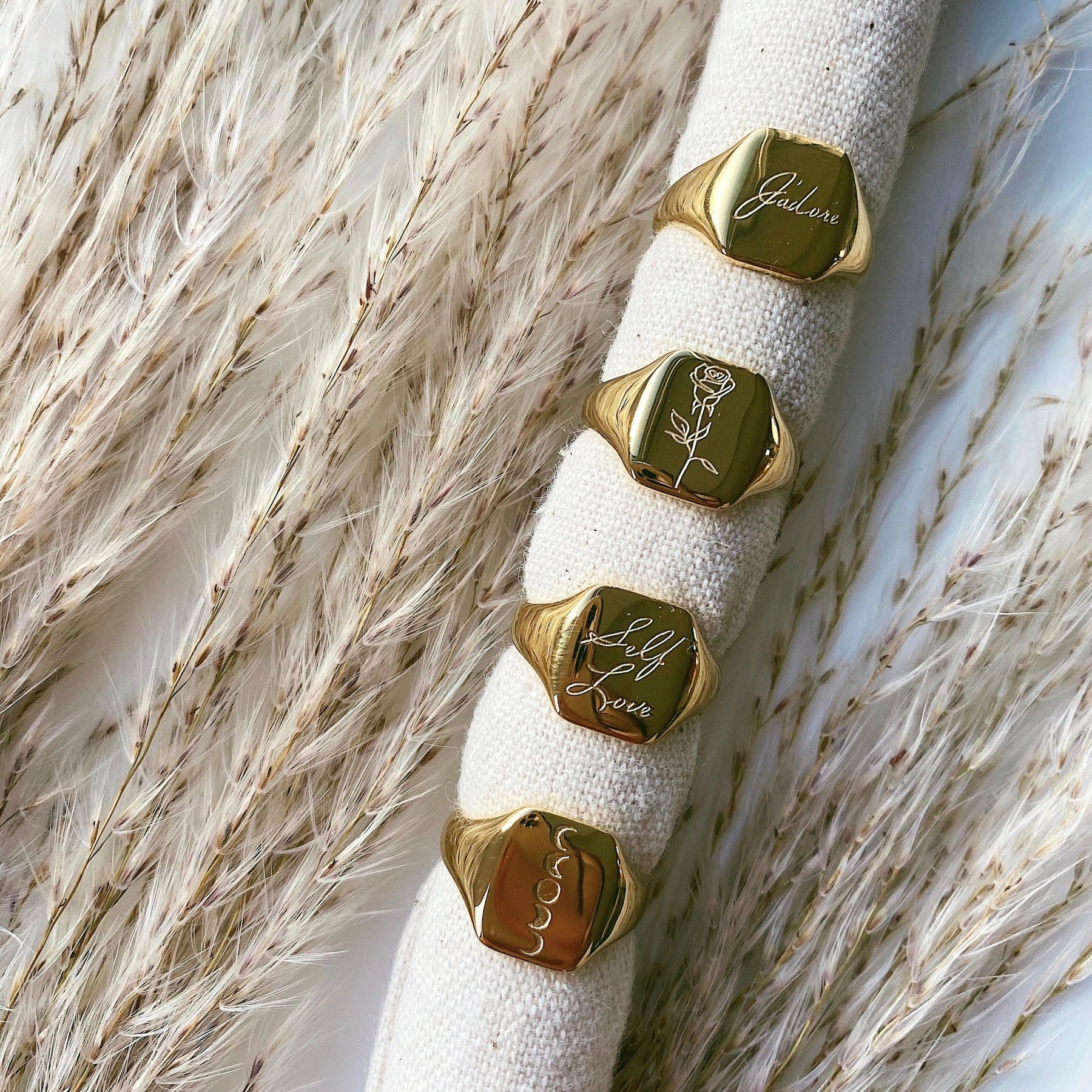 BohoMoon Stainless Steel La Vie En Rose Signet Ring