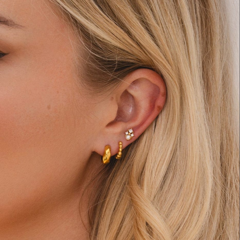 Bohomoon Stainless Steel Daisy Hoop Earrings