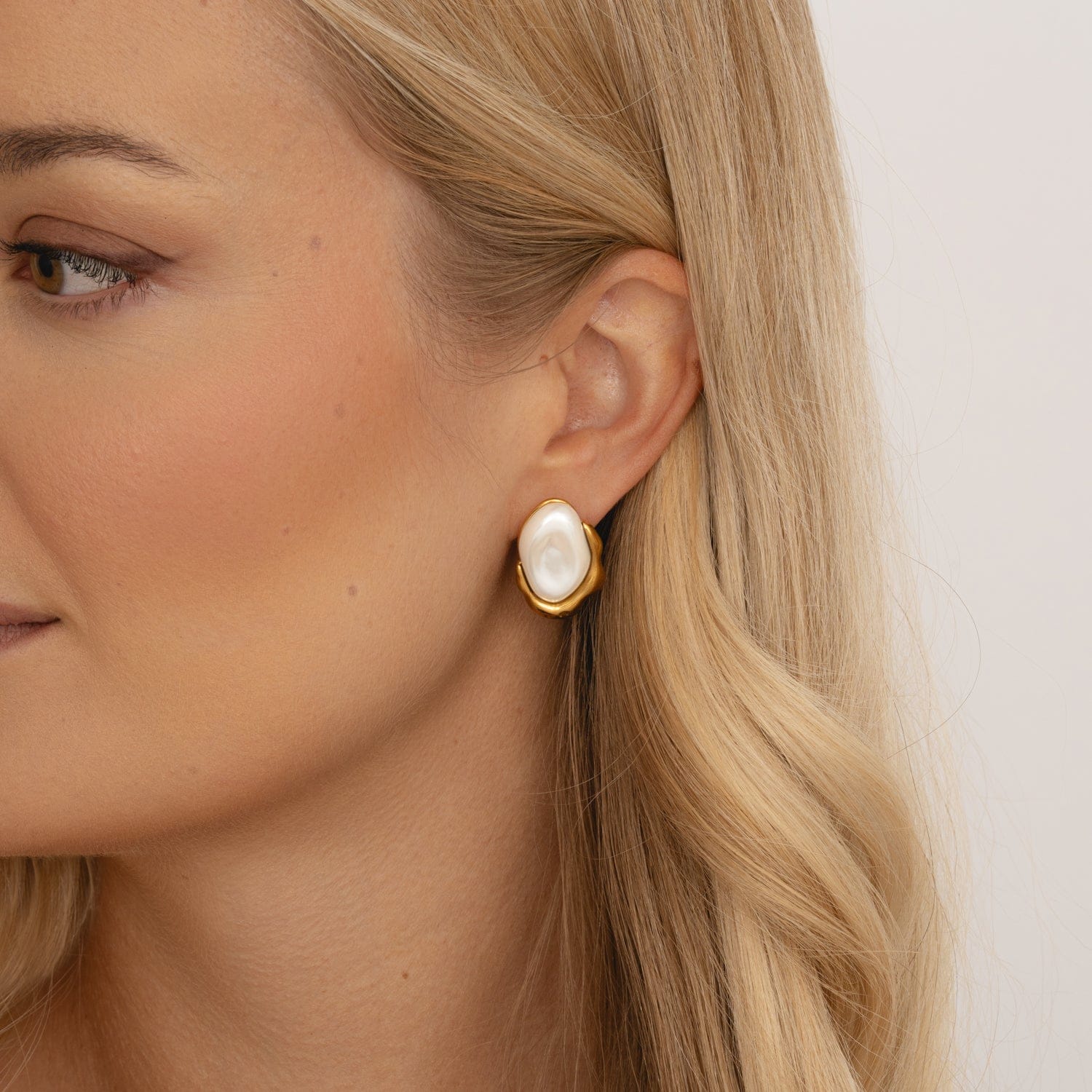 Bohomoon Stainless Steel Drip Pearl Stud Earrings