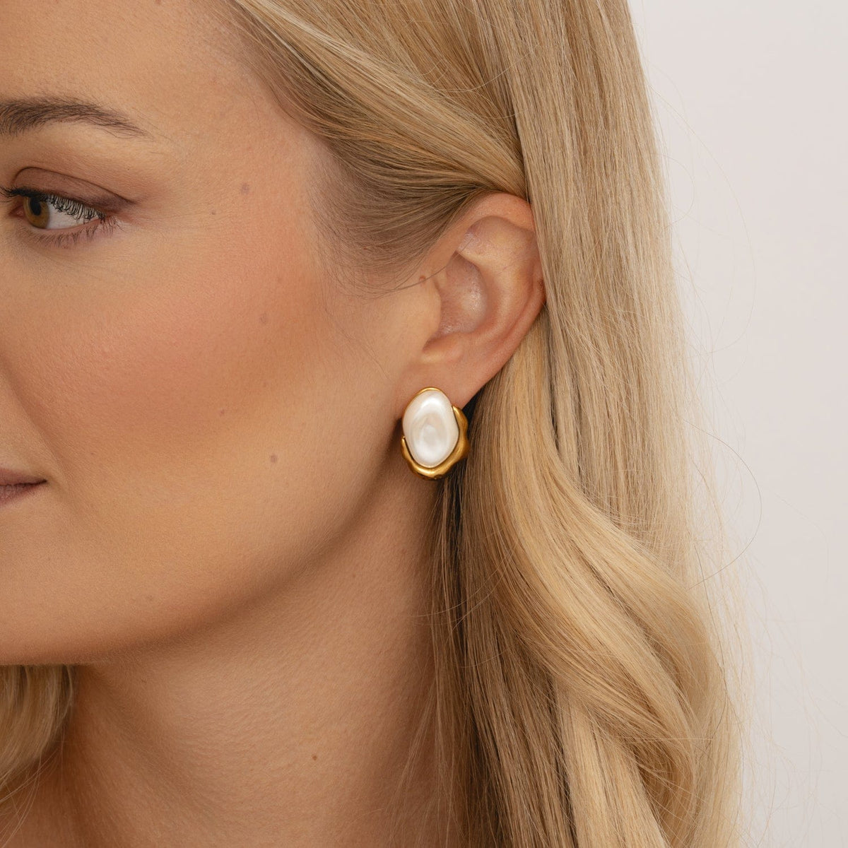 Bohomoon Stainless Steel Drip Pearl Stud Earrings