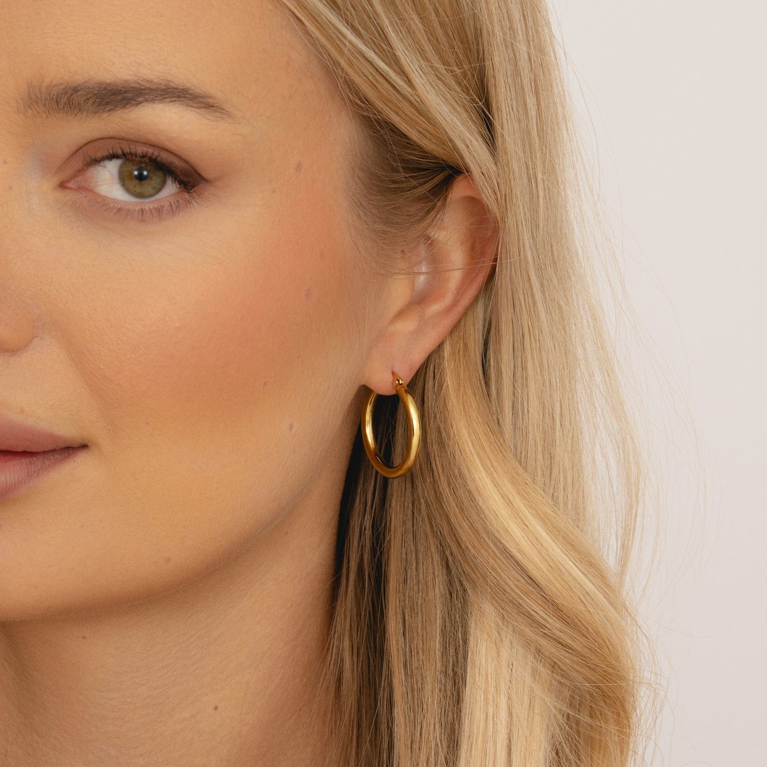 Bohomoon Stainless Steel Exude Hoop Earrings