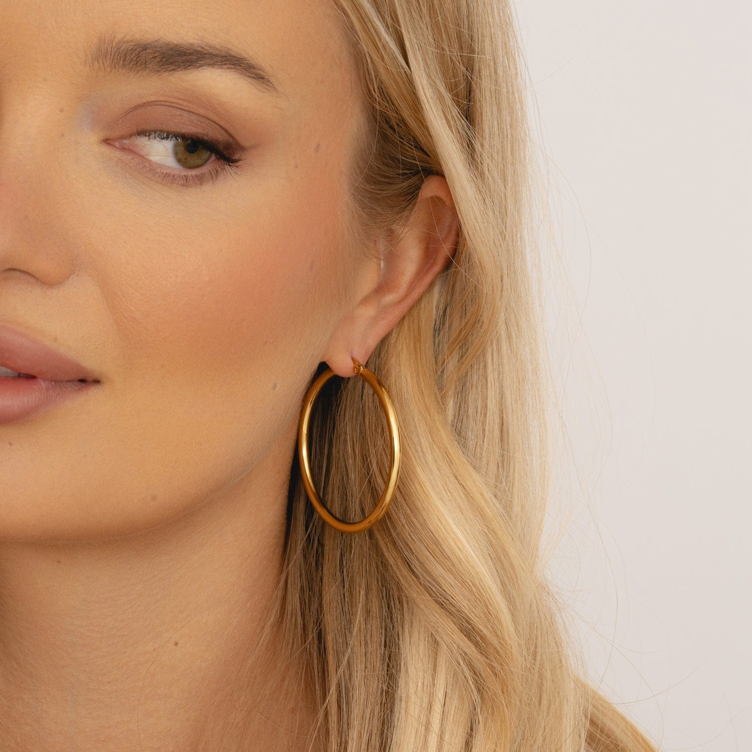 Bohomoon Stainless Steel Exude Hoop Earrings