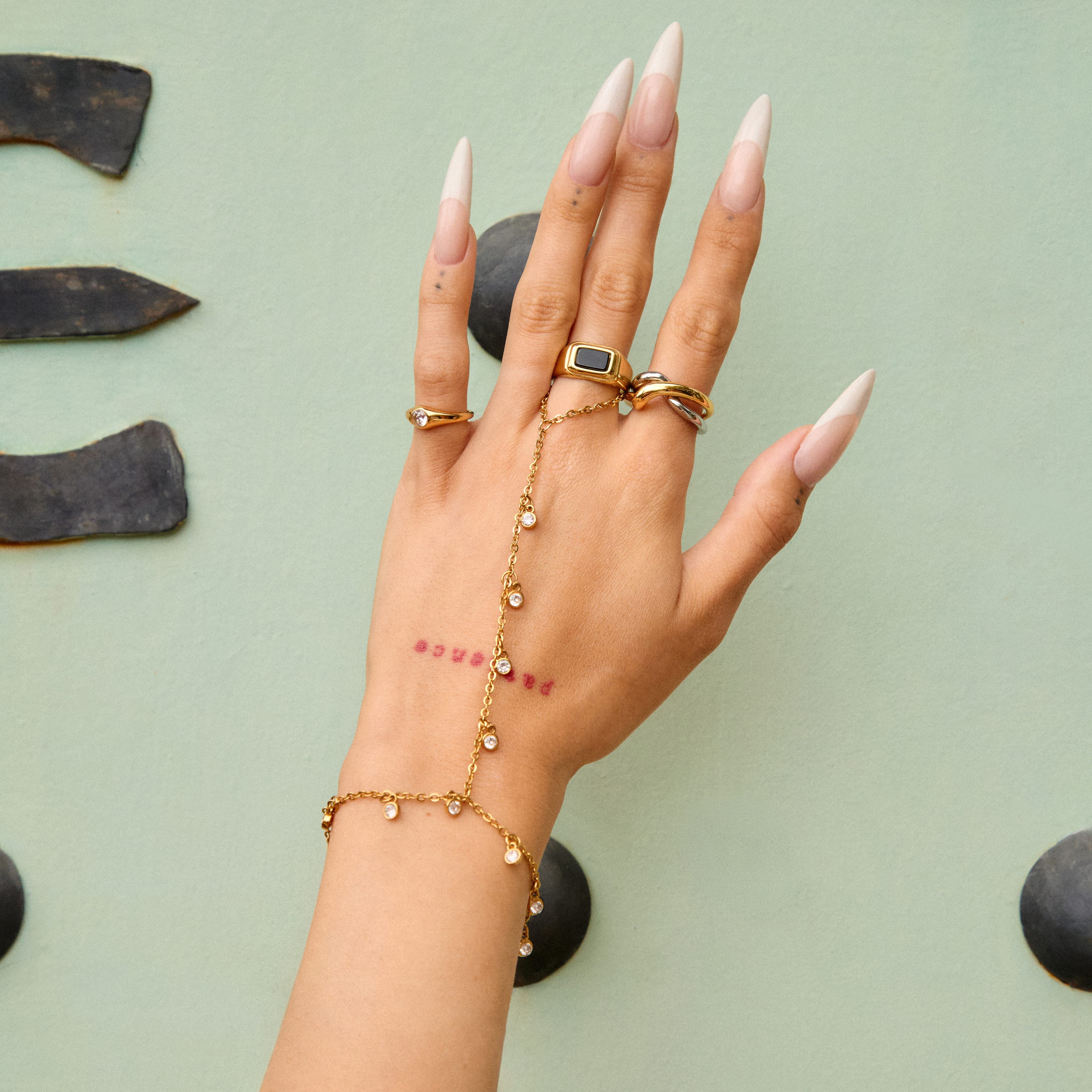 Bohomoon Stainless Steel Manhattan Hand Chain Bracelet