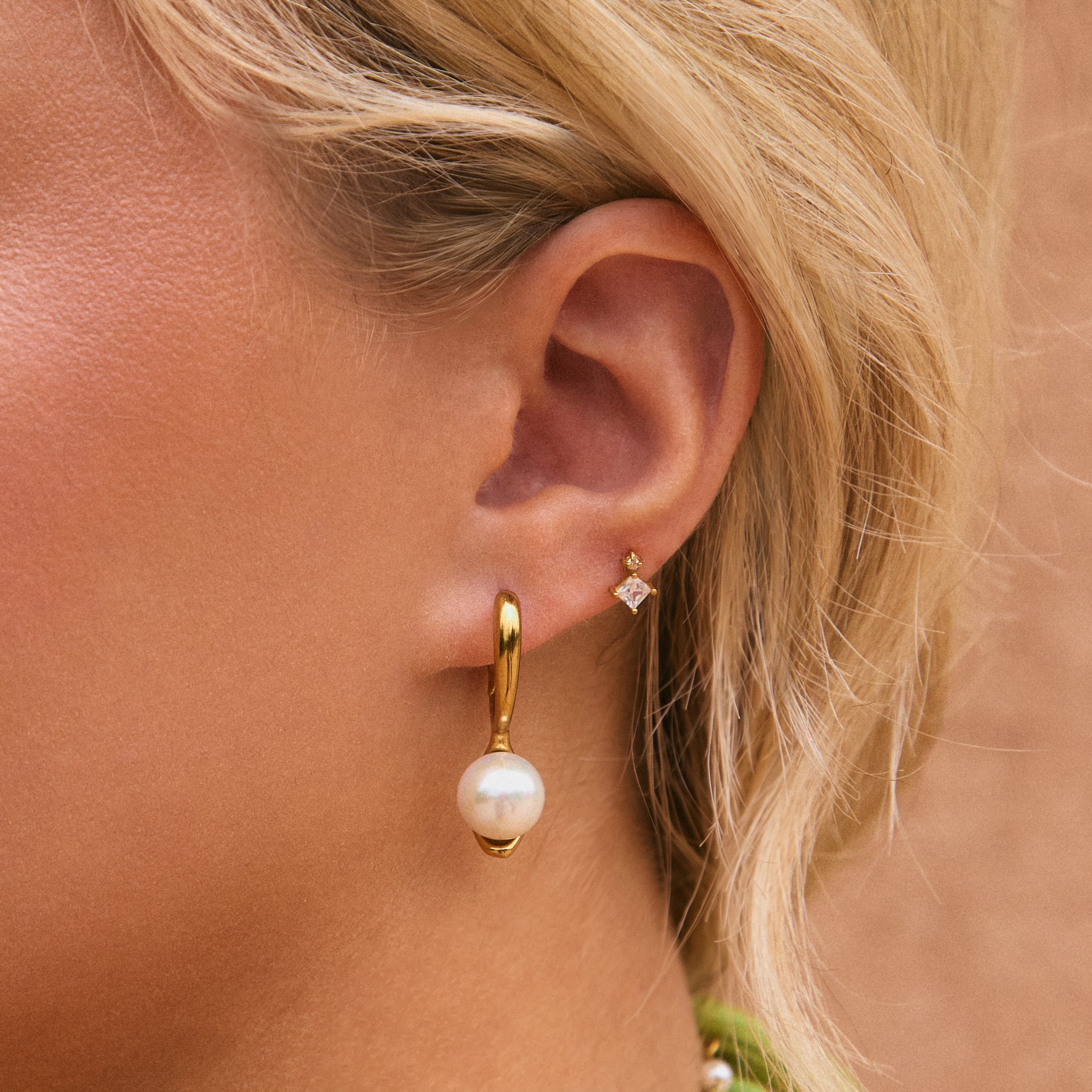 Bohomoon Stainless Steel Oscar Pearl Hoop Earrings
