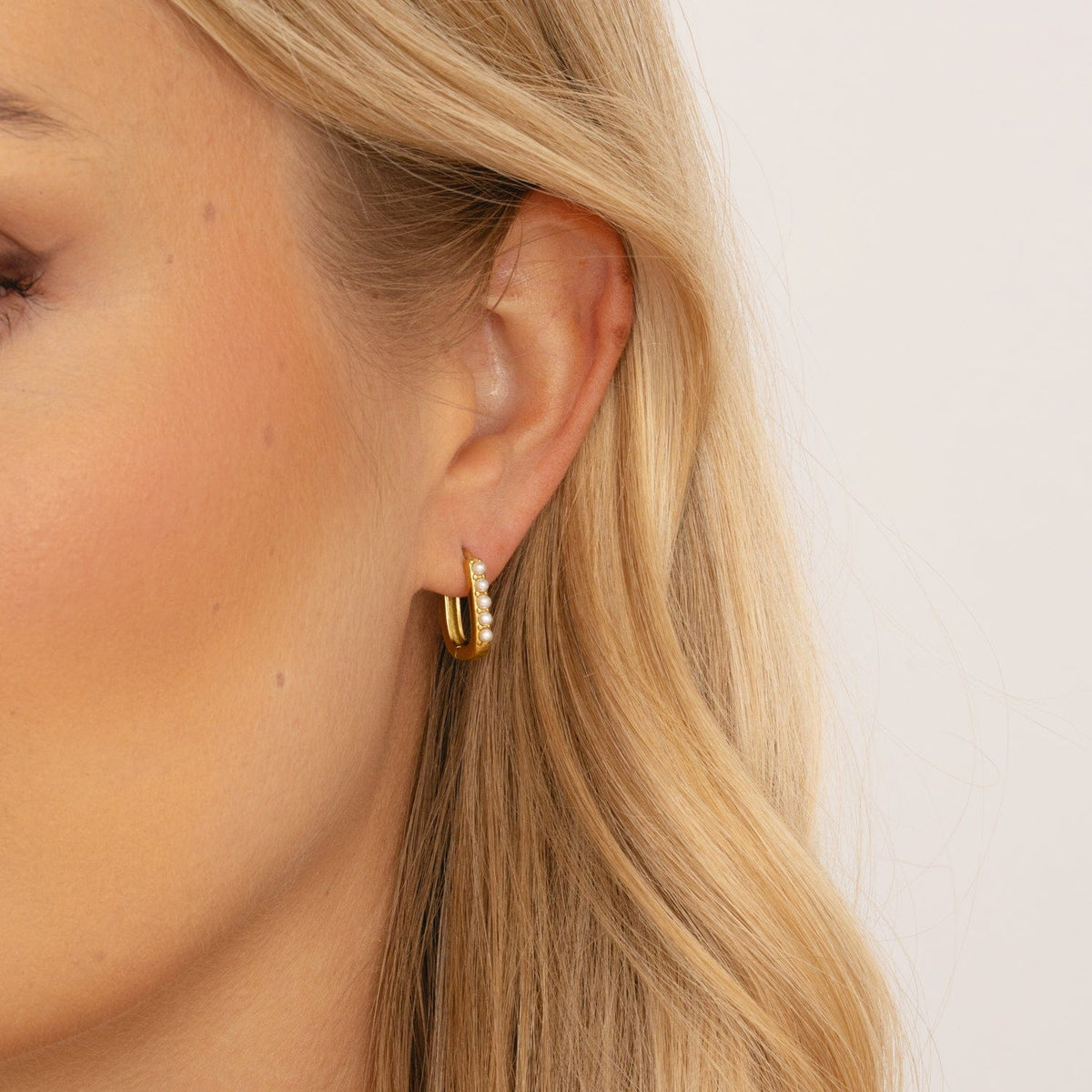 Bohomoon Stainless Steel Rosalie Pearl Hoop Earrings