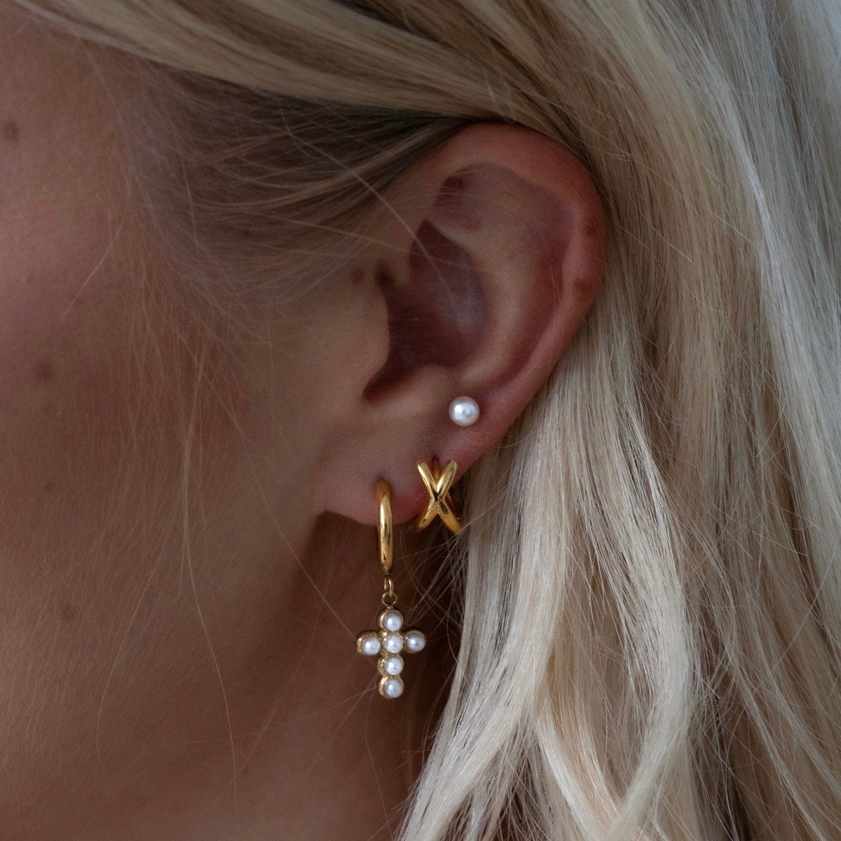 BohoMoon Stainless Steel Seraphina Pearl Hoop Earrings Gold